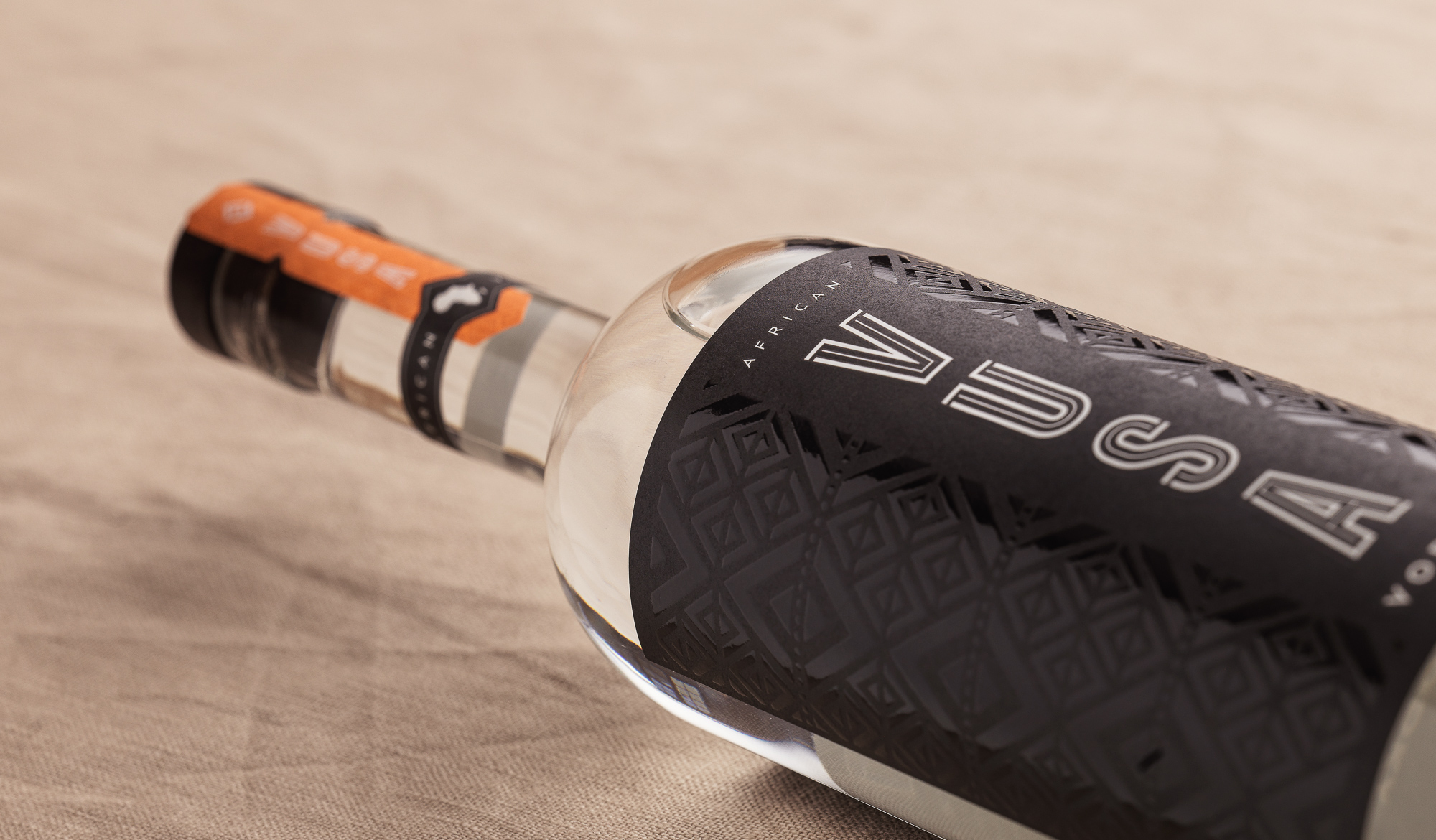 光瓶子伏特加酒包装设计(图2)