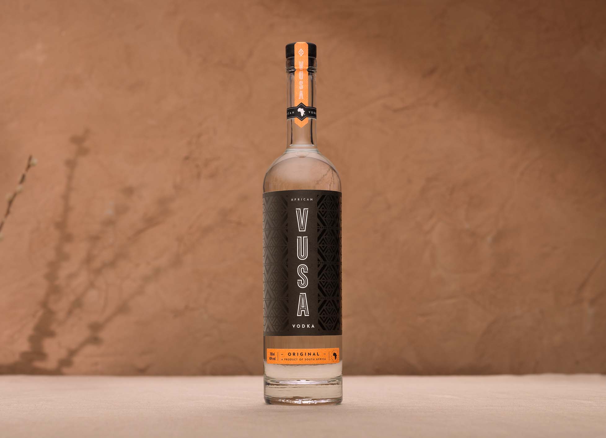 光瓶子伏特加酒包装设计(图1)