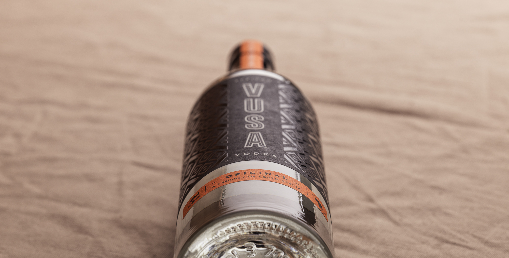 光瓶子伏特加酒包装设计(图3)