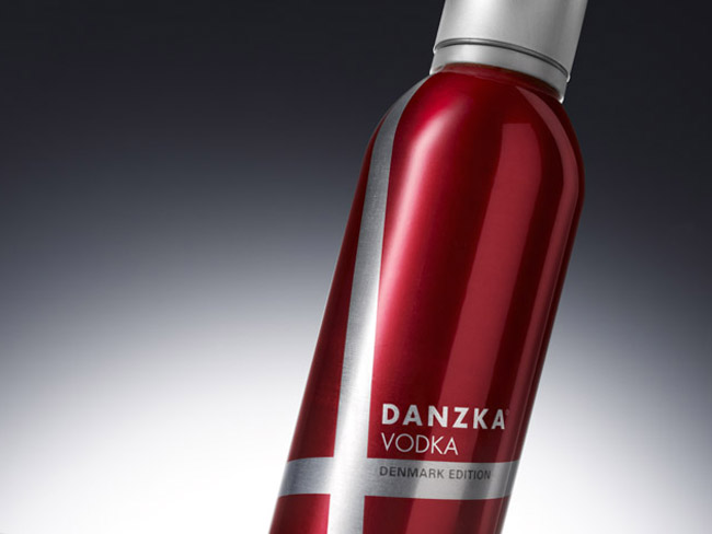 简约限量的不锈钢瓶装酒包装设计(图1)