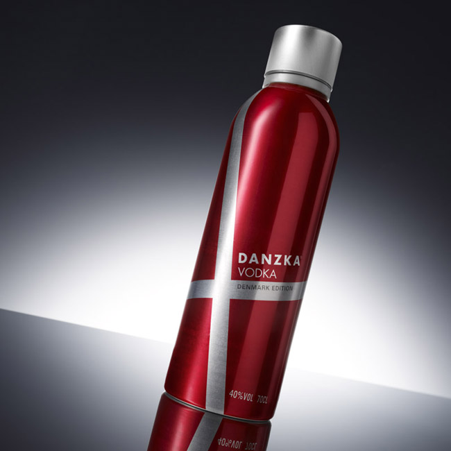 简约限量的不锈钢瓶装酒包装设计(图2)